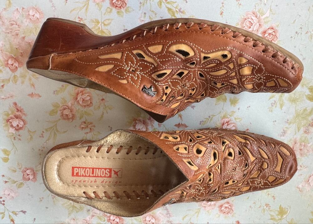 Leather Made in Spain Pikolinos Women’s Size 41 Cutout Floral Wedge Mules SlipOn